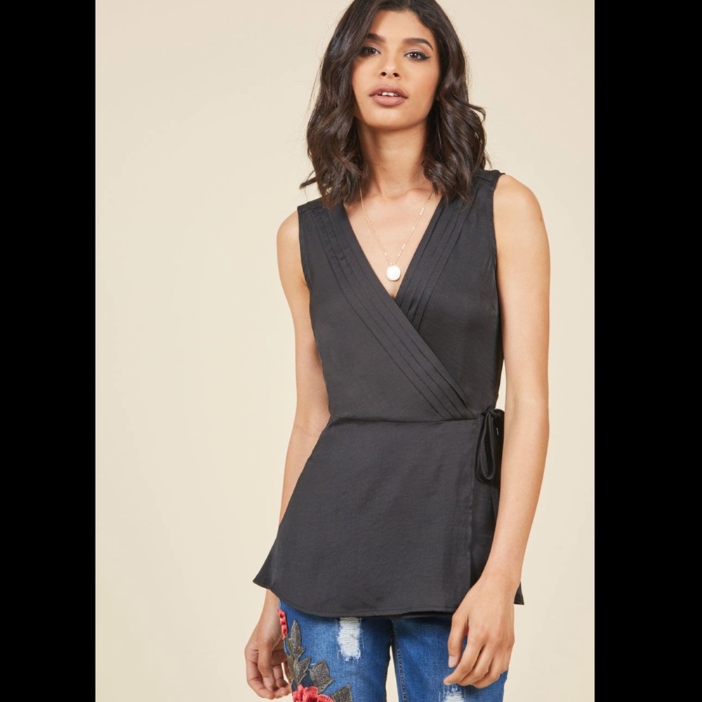 💕HP 💕ModCloth Chic Sophistication Wrap Top